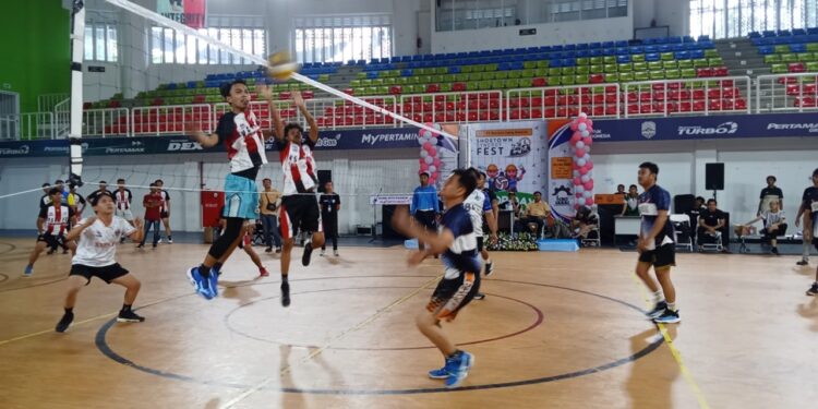 Pererat Persaudaraan Buruh, PT Shoetown Ligung Indonesia Gelar Tunamen Volly Ball Antar Serikat Pekerja 1 Pererat Persaudaraan Buruh, PT Shoetown Ligung Indonesia Gelar Tunamen Volly Ball Antar Serikat Pekerja
