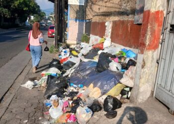 Sampah Menumpuk dan Menggunung, Warga Cileunyi pun Ancam Stop Bayar Retribusi