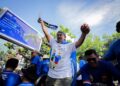 Pesta Persib Juara, Dua Meninggal, Sampah 50 Ton, 35 Taman Rusak dan Minuman Keras Marak. 14 Pesta Persib Juara, Dua Meninggal, Sampah 50 Ton, 35 Taman Rusak dan Minuman Keras Marak.