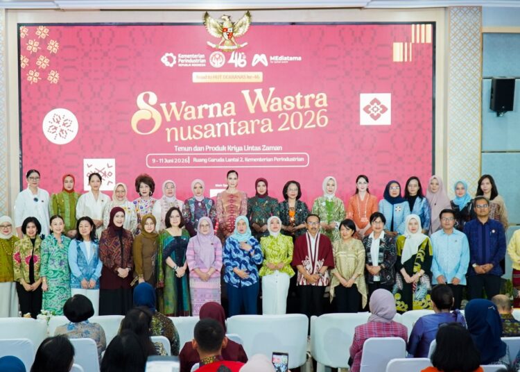 Pameran Swarna Wastra Nusantara, Gaungkan Tren Fesyen dan Kriya Berkelanjutan 1 Pameran Swarna Wastra Nusantara, Gaungkan Tren Fesyen dan Kriya Berkelanjutan