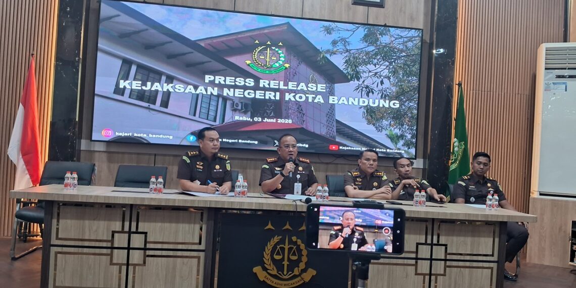 Kasus  Wakil Wali Kota Bandung Erwin dan Anggota DPRD  Rendiana Awangga Dihentikan Kejaksaan