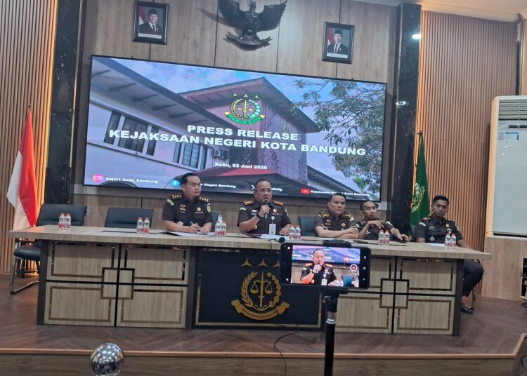 Kasus  Wakil Wali Kota Bandung Erwin dan Anggota DPRD  Rendiana Awangga Dihentikan Kejaksaan