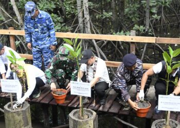 Hari Lingkungan Hidup Sedunia, Kemendikdasmen Ajak Gerakan Sekolah ASRI dan Tanam Mangrove