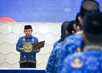 Lantik PNS dan Pejabat Fungsional, Mendikdasmen Ajak Pegawai Bangun Budaya RAMAH dan SANTUN 3 Lantik PNS dan Pejabat Fungsional, Mendikdasmen Ajak Pegawai Bangun Budaya RAMAH dan SANTUN