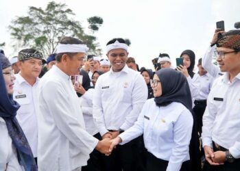 Ambil Sumpah ASN di Pedesaan, KDM Tekankan Pentingnya Layani Masyarakat Hingga ke Pelosok 4 Ambil Sumpah ASN di Pedesaan, KDM Tekankan Pentingnya Layani Masyarakat Hingga ke Pelosok