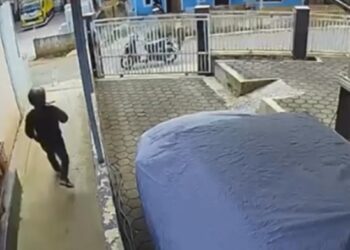 Aksi Penjambretan Terhadap 2 Bocah di Nagreg Terekam Kamera CCTV 61 Aksi Penjambretan Terhadap 2 Bocah di Nagreg Terekam Kamera CCTV