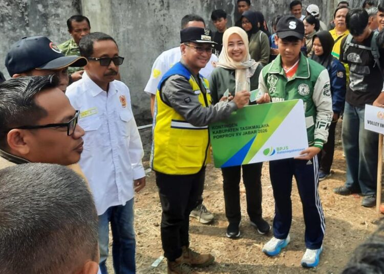 Bupati Tasikmalaya Serahkan BPJS Ketenagakerjaan dan Dana Stimulan 6 Bulan untuk 443 Prajurit Laskar Singa Galuh 1 Bupati Tasikmalaya Serahkan BPJS Ketenagakerjaan dan Dana Stimulan 6 Bulan untuk 443 Prajurit Laskar Singa Galuh