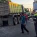Dump Truk Adu Bagong Dengan Truk Tronton di Malangbong Dua Sopir Luka Luka 9 Dump Truk Adu Bagong Dengan Truk Tronton di Malangbong Dua Sopir Luka Luka
