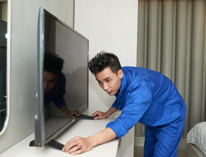 Gini Tips Membersihkan Layar TV Supaya Gak Rusak, Jangan Asal! 1 Gini Tips Membersihkan Layar TV Supaya Gak Rusak, Jangan Asal!