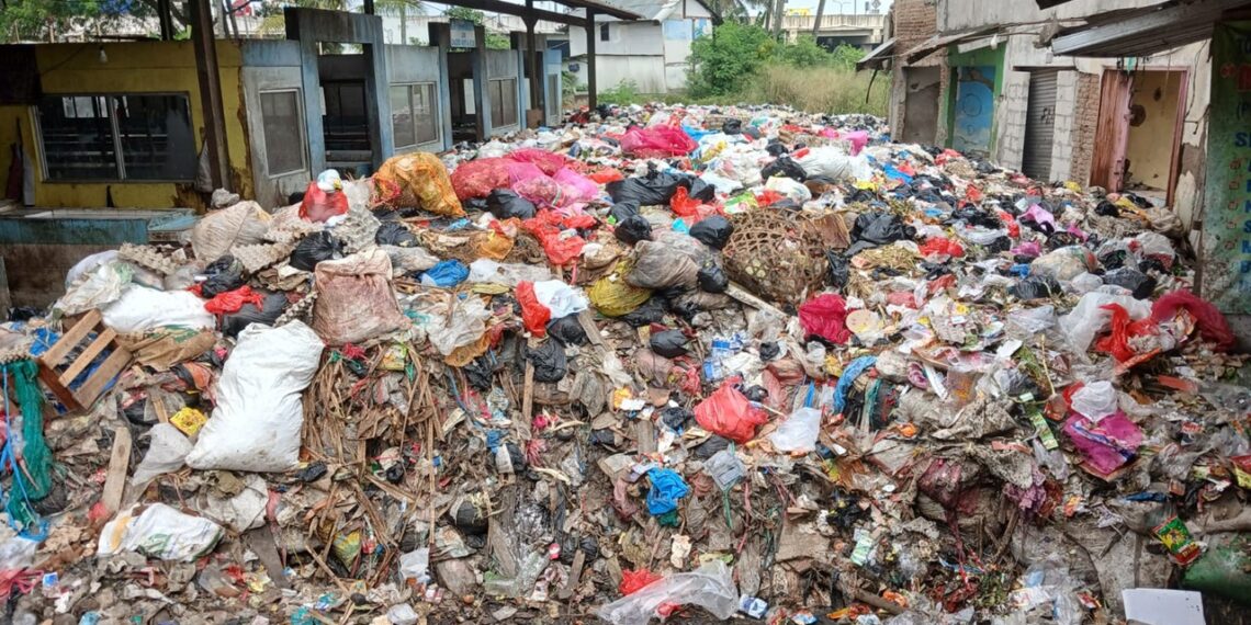 Ketika Pasar Sehat Cileunyi Kembali “Sakit”, Ratusan Ton Sampah Dibiarkan Menggunung