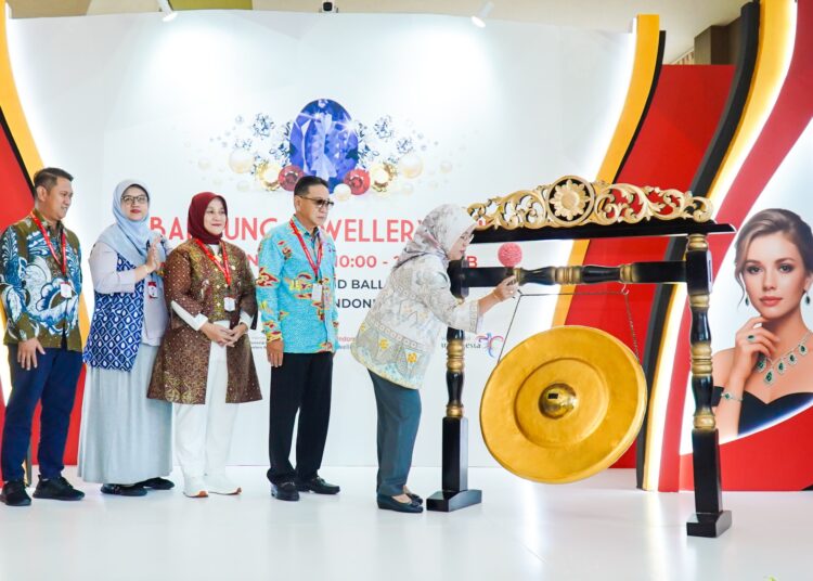 Ekspor Lampaui 9 Miliar Dolar AS, Industri Perhiasan Berkilau di Pasar Global 1 Ekspor Lampaui 9 Miliar Dolar AS, Industri Perhiasan Berkilau di Pasar Global