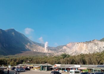 Musim Libur Gunung Papandayan Dipadati Wisatawan Domestik