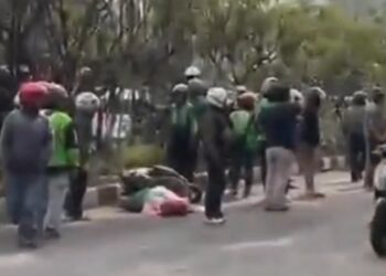 Melintas dan Terjerembab ke Jalan Berlubang di Pasteur, Pengemudi Ojol Tewas 2 Melintas dan Terjerembab ke Jalan Berlubang di Pasteur, Pengemudi Ojol Tewas