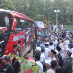 Kepulangan 445 Jamaah Haji Kloter 08 Kuningan Disambut Haru Keluarga 18 Kepulangan 445 Jamaah Haji Kloter 08 Kuningan Disambut Haru Keluarga