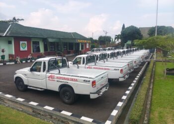Kodim Kuningan Salurkan 30 Mobil Pick Up Operasional KDMP 1 Kodim Kuningan Salurkan 30 Mobil Pick Up Operasional KDMP