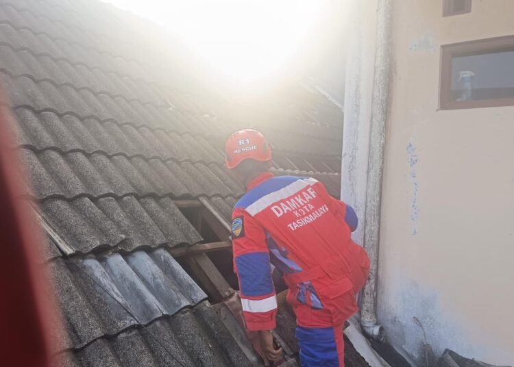 Kosleting Listrik, Rumah Susi di Padasuka Berhasil Dipadamkan Tim Damkar