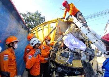 Dua Truk Hancur Berantakan di Bypass Cicalengka, 2 Tewas dan 3 Terluka