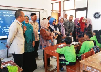 Menteri PPPA Saksikan Anak Lahap MBG, Indonesia 2045 Mulai Dari Piring 6 Menteri PPPA Saksikan Anak Lahap MBG, Indonesia 2045 Mulai Dari Piring