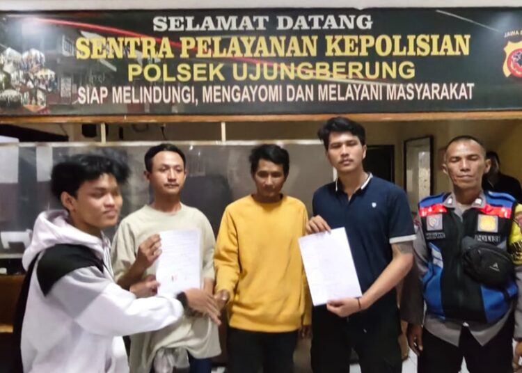 Viral, 3 Pria Mabuk Melakukan Aksi Premanisme di Ujungberung, Begini Respon Polisi 1 Viral, 3 Pria Mabuk Melakukan Aksi Premanisme di Ujungberung, Begini Respon Polisi