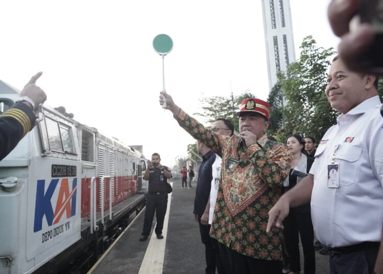 KA Cikuray Hadir dengan Kereta Petani dan Pedagang