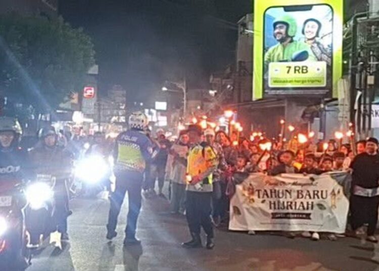 Megah, Ribuan Warga Dari Setiap Kampung Tumpah di Pusat Kota Sambut 1 Muharam 1448 Hijriah 1 Megah, Ribuan Warga Dari Setiap Kampung Tumpah di Pusat Kota Sambut 1 Muharam 1448 Hijriah
