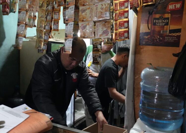 Satpol PP Bandung Tertibkan THM Bandel dan Segel Toko Minol Tanpa Izin