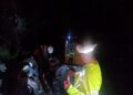 Rem Blong, Fuso Center Terjun dan Masuk ke Sungai Cikandang di Tanjakan Pengantin Garut 14 Rem Blong, Fuso Center Terjun dan Masuk ke Sungai Cikandang di Tanjakan Pengantin Garut