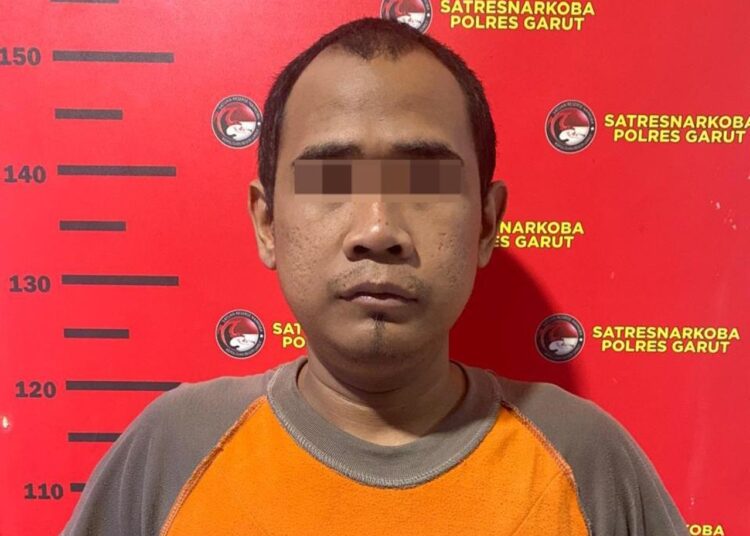 Satresnarkoba Garut Bekuk Pengedar Tramadol dan Hexymer, 67 Butir Barang Bukti Diamankan 1 Satresnarkoba Garut Bekuk Pengedar Tramadol dan Hexymer, 67 Butir Barang Bukti Diamankan