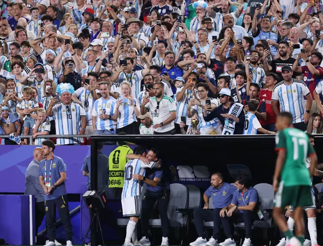 Messi Menangis, Argentina Berpesta! Malam Penuh Emosi di Kansas City 1 Messi Menangis, Argentina Berpesta! Malam Penuh Emosi di Kansas City