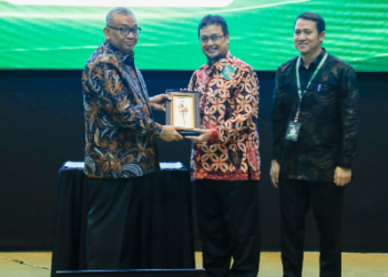 Wamenaker Sebut Tiga Pilar Penting untuk Mencetak SDM Unggul 1 Wamenaker Sebut Tiga Pilar Penting untuk Mencetak SDM Unggul