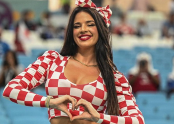 “Gadis Piala Dunia” Ivana Knoll Tampil di Laga Kroasia vs Inggris, Langsung Jadi Pusat Perhatian 5 “Gadis Piala Dunia” Ivana Knoll Tampil di Laga Kroasia vs Inggris, Langsung Jadi Pusat Perhatian