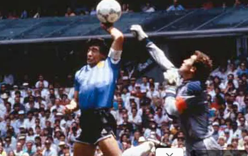 Maradona Guncang Dunia dengan Gol Tangan Tuhan, Sebuah Kontroversi yang Tak Pernah Terlupakan 1 Maradona Guncang Dunia dengan Gol Tangan Tuhan, Sebuah Kontroversi yang Tak Pernah Terlupakan
