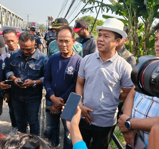 Tinjau Lokasi Rawan Banjir, Kang DS Dorong Kolaborasi Pentahelix 1 Tinjau Lokasi Rawan Banjir, Kang DS Dorong Kolaborasi Pentahelix