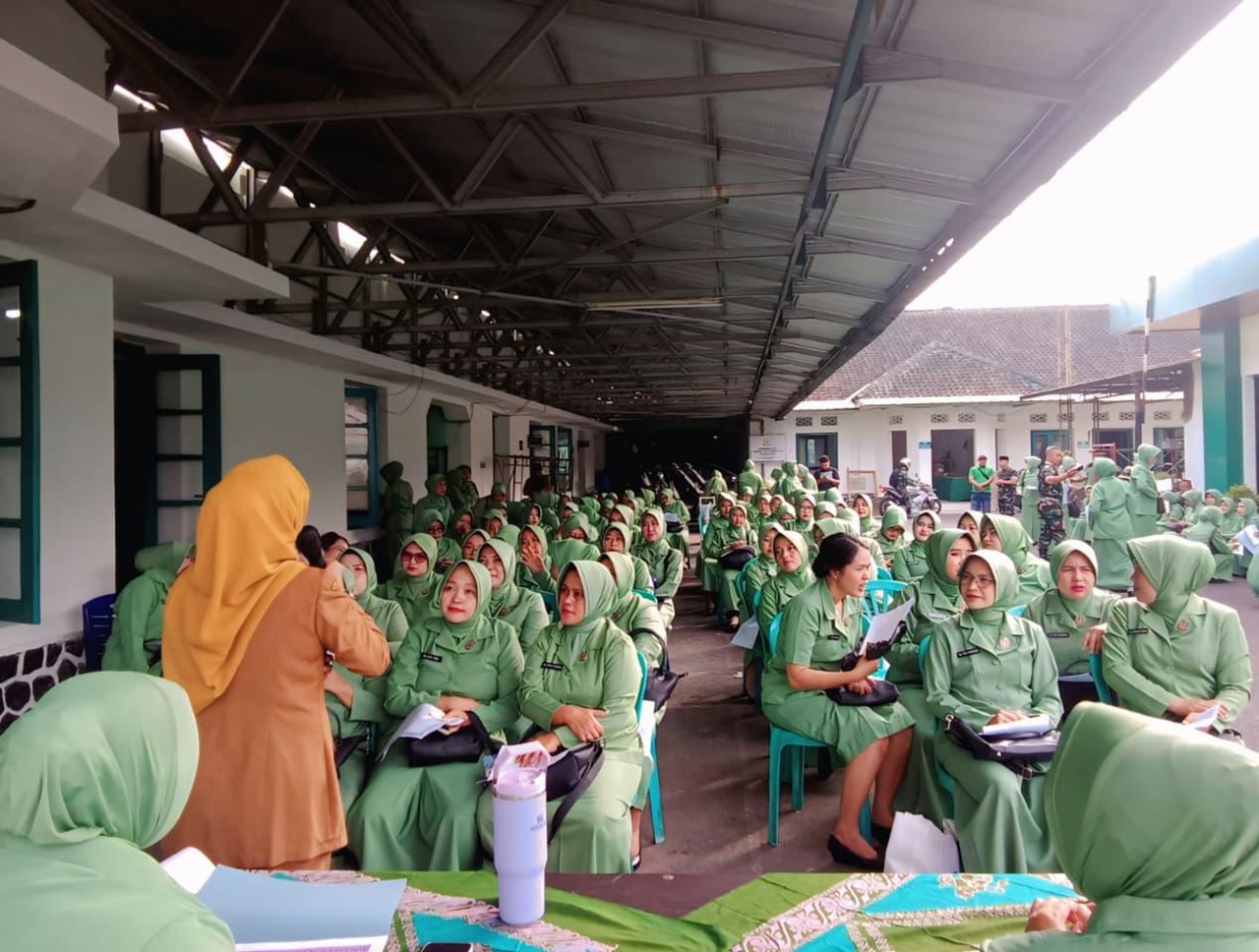 Persit Kodim 0612 Tasikmalaya Gempur 350 Anggota Dengan Pemeriksaan Kesehatan Masal Lawan Kanker 2 Sebnayak 350 Anggota Persit 0612 Tasikmalaya melakukan Pemeriksaan Kesehatan Masal Lawan Kanker Senin2262026. FotoKRIS