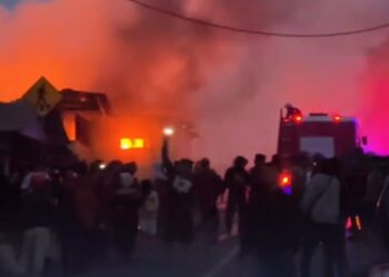 Ruko Agen Gas dan Pom Bensin Mini di Ciwidey Terbakar, Sejumlah Orang Luka, Kendaraan Turut Hangus 2 Ruko Agen Gas dan Pom Bensin Mini di Ciwidey Terbakar, Sejumlah Orang Luka, Kendaraan Turut Hangus