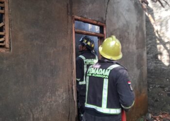 Mobil Damkar Tiba di Lokasi Kebakaran Tempuh Perjalanan 45 Menit Rumah Rasid Hangus Jadi Abu