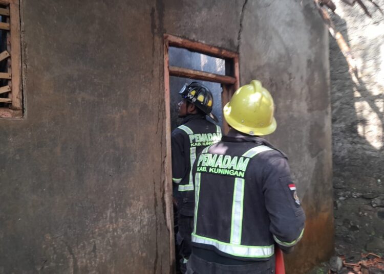 Mobil Damkar Tiba di Lokasi Kebakaran Tempuh Perjalanan 45 Menit Rumah Rasid Hangus Jadi Abu