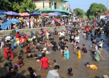 Tradisi Marak Ikan Warnai Milangkala ke 340 Desa Susukan 2 Tradisi Marak Ikan Warnai Milangkala ke 340 Desa Susukan
