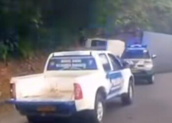 Truk Tisu Terguling di Turunan Pertama Gentong, Jalur Bandung Tasikmalaya Lumpuh Total 2 Truk Tisu Terguling di Turunan Pertama Gentong, Jalur Bandung Tasikmalaya Lumpuh Total