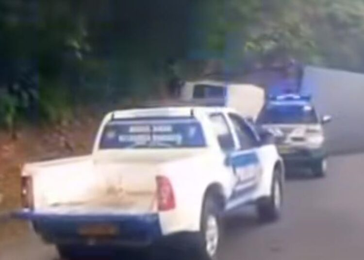 Truk Tisu Terguling di Turunan Pertama Gentong, Jalur Bandung Tasikmalaya Lumpuh Total 1 Truk Tisu Terguling di Turunan Pertama Gentong, Jalur Bandung Tasikmalaya Lumpuh Total