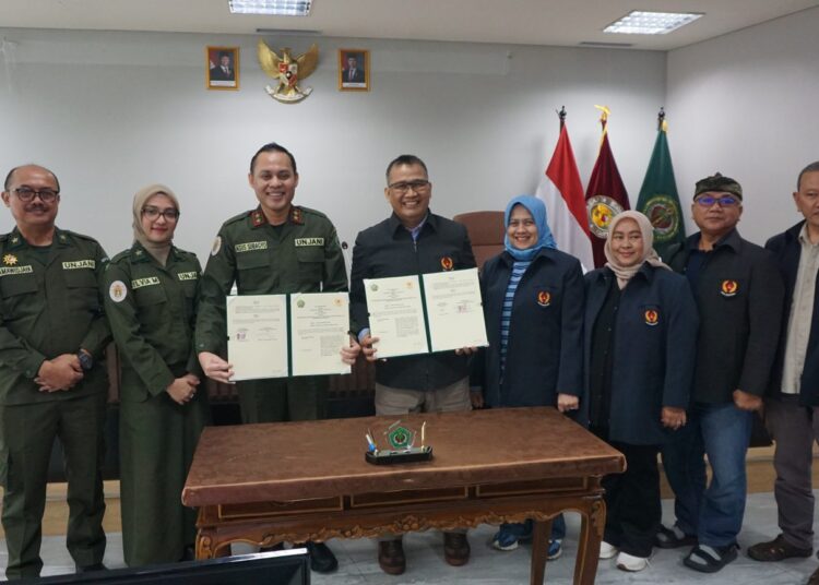 Universitas Jenderal Achmad Yani MoU dengan KONI Kota Bandung, Dorong Atlet Tempuh Pendidikan Tinggi. 1 Universitas Jenderal Achmad Yani MoU dengan KONI Kota Bandung, Dorong Atlet Tempuh Pendidikan Tinggi.