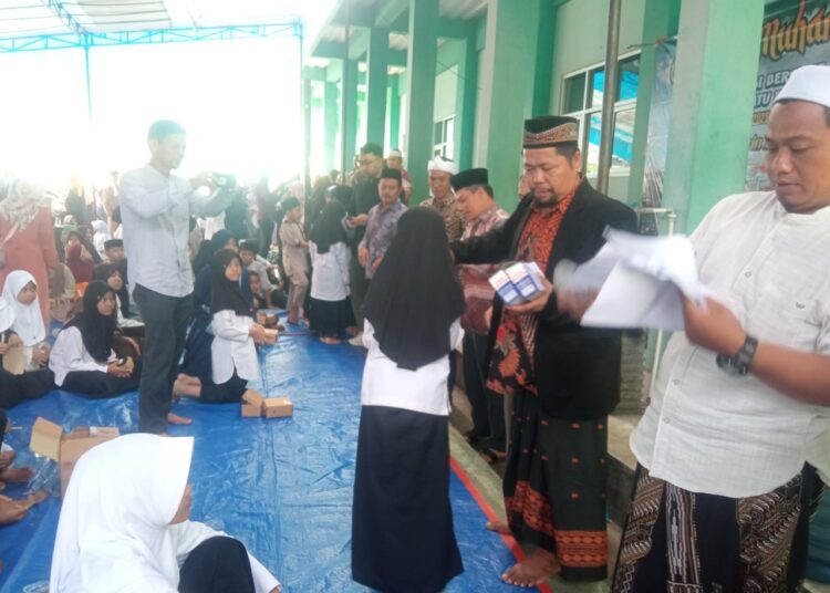 Dari Lapar 3 Hari di Tasik, Kini Tukang Cireng Keliling Santuni 250 Anak Yatim Piatu Tiap Jumat