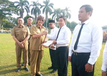 Wakil Walikota Tasikmalaya Berikan Reward Kepada Intel Satpol PP Kota Tasikmalaya, Apresiasi Kerja di Lapangan 2 Wakil Walikota Tasikmalaya Berikan Reward Kepada Intel Satpol PP Kota Tasikmalaya, Apresiasi Kerja di Lapangan
