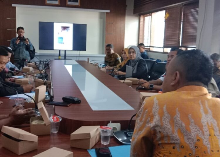 Warga Desa Sukakarya Gruduk DPRD Garut Tuntut Kejelasan Status Lahan.