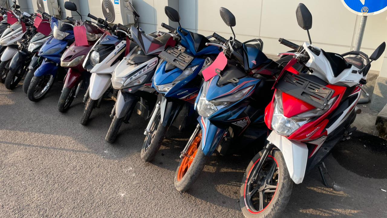 Satreskrim Polres Garut Bekuk Residivis Curanmor, 17 Motor Hasil Jarahan Diamankan Polisi 2 WhatsApp Image 2026 06 06 at 21.16.24