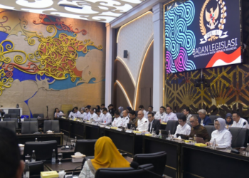 Warga Tak Boleh Lagi Jadi Kurir Data Antar Instansi 5 Warga Tak Boleh Lagi Jadi Kurir Data Antar Instansi